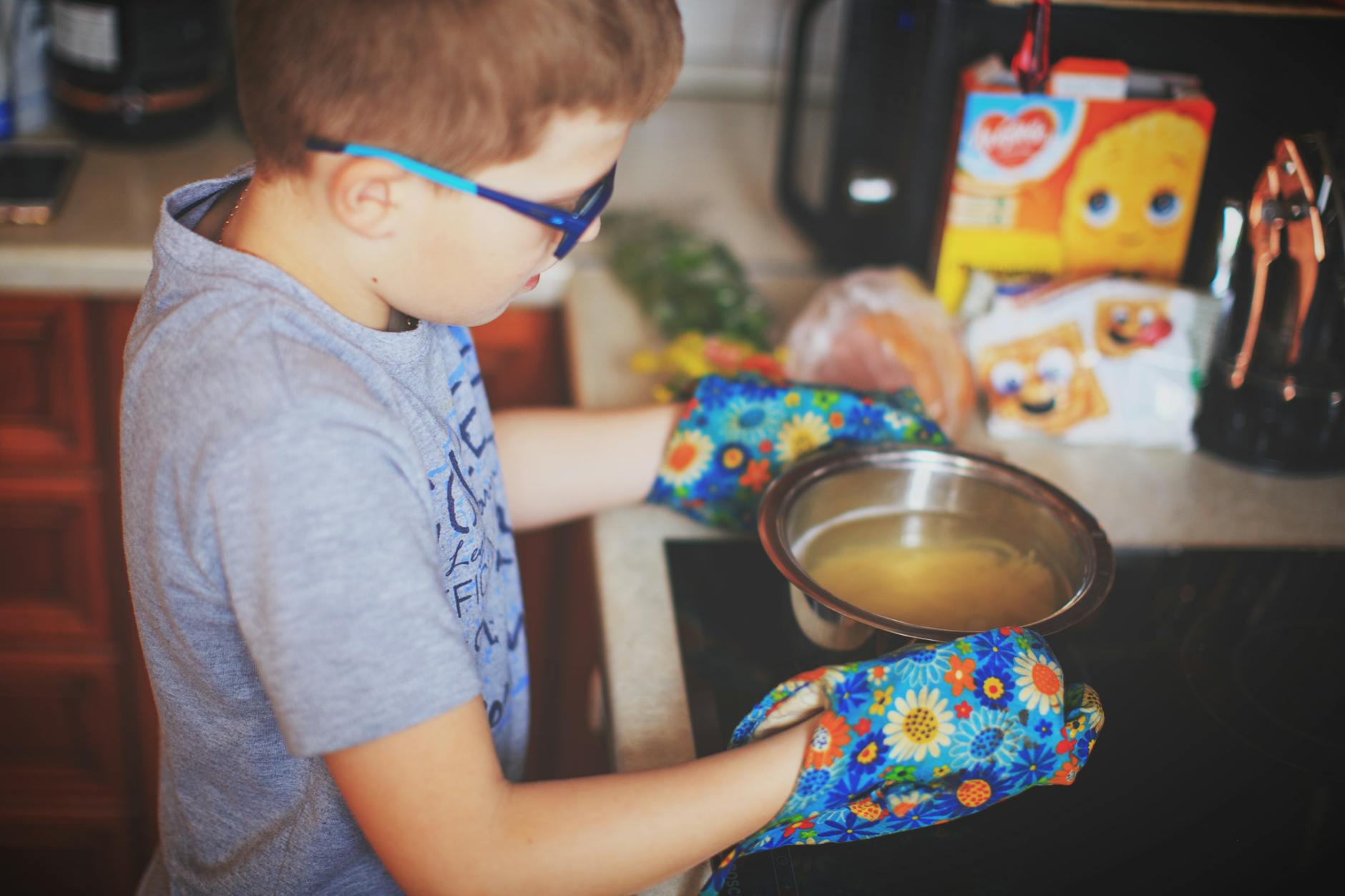 Logo Żabka z informacją o loterii GIGA Foodziki dla mieszkańców Lubonia